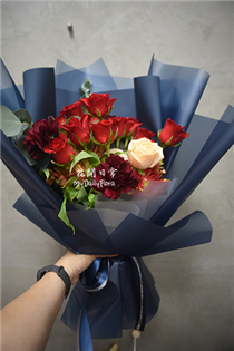 鮮花花束 藍色系玫瑰花束 屏東代客送花 花開日常